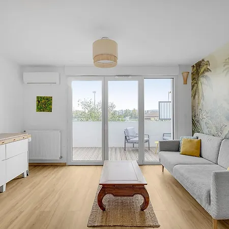 Bright With Parking And Wifi شقة