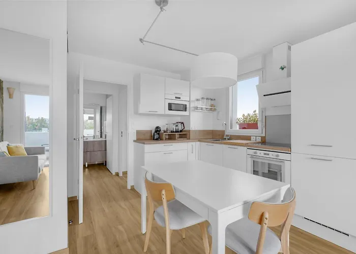 Διαμέρισμα Bright With Parking And Wifi